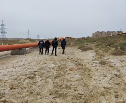 Qumyataq Nasos Stansiyası ilə Heydər Əliyev adına NEZ arasu su kəmərinin tikintisi.