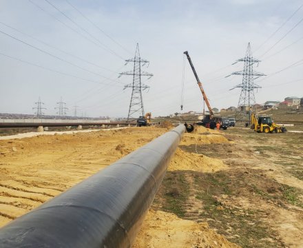 Qumyataq Nasos Stansiyası ilə Heydər Əliyev adına NEZ arasu su kəmərinin tikintisi.