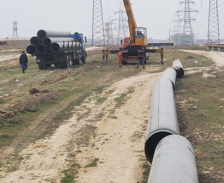 Qumyataq Nasos Stansiyası ilə Heydər Əliyev adına NEZ arasu su kəmərinin tikintisi.