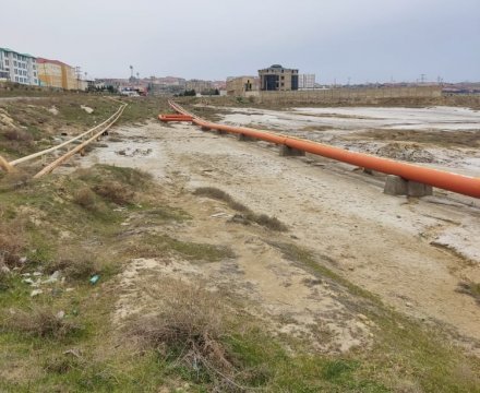 Qumyataq Nasos Stansiyası ilə Heydər Əliyev adına NEZ arasu su kəmərinin tikintisi.