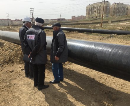 Qumyataq Nasos Stansiyası ilə Heydər Əliyev adına NEZ arasu su kəmərinin tikintisi.