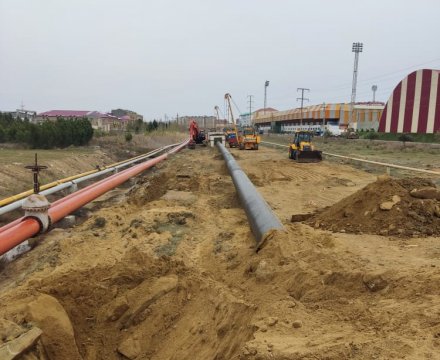 Qumyataq Nasos Stansiyası ilə Heydər Əliyev adına NEZ arasu su kəmərinin tikintisi.